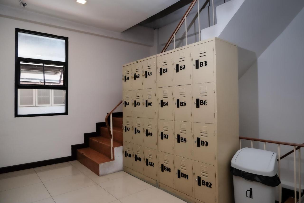 Delta 9 Hostel Bangkok Exterior photo